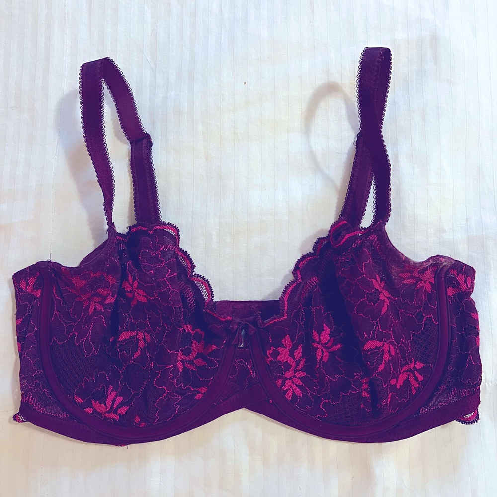 Barely worn Wacoal Lace Balconet bra in size 34DD.